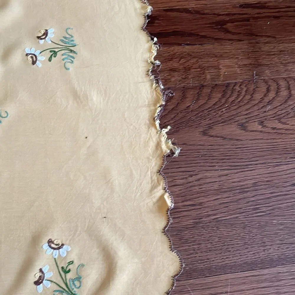 Vintage gold‎ floral embroidered small tablecloth with 4 napkins